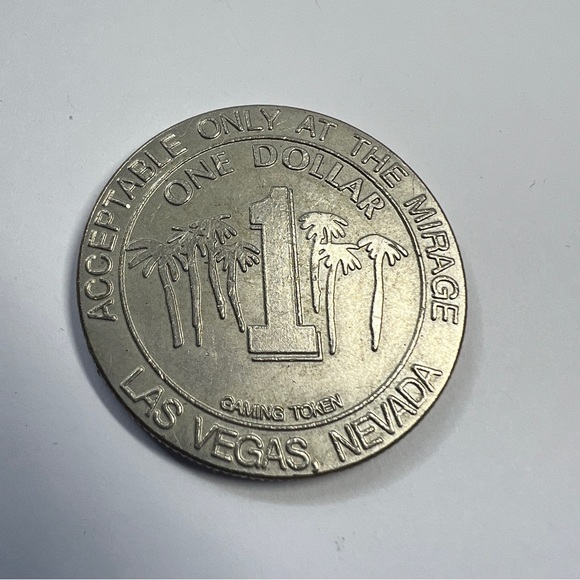 Vintage Dollar Gaming Tokens - Picture 4 of 7